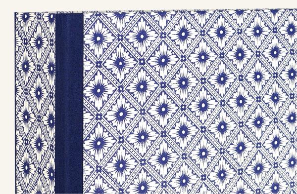 Folder blue white graphic pattern country house style